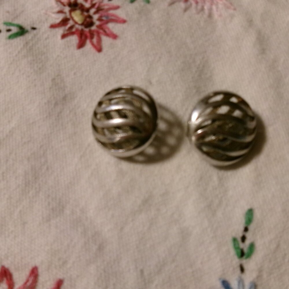 vtg Tafari signed button clasp earrings ornate signed